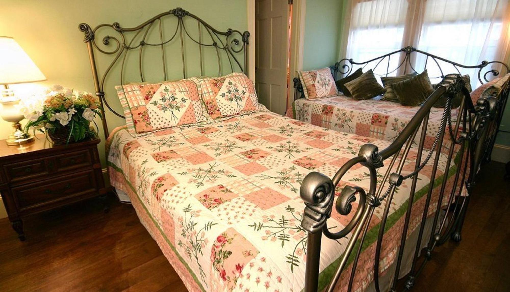 The Brewster Inn Dexter Room photo