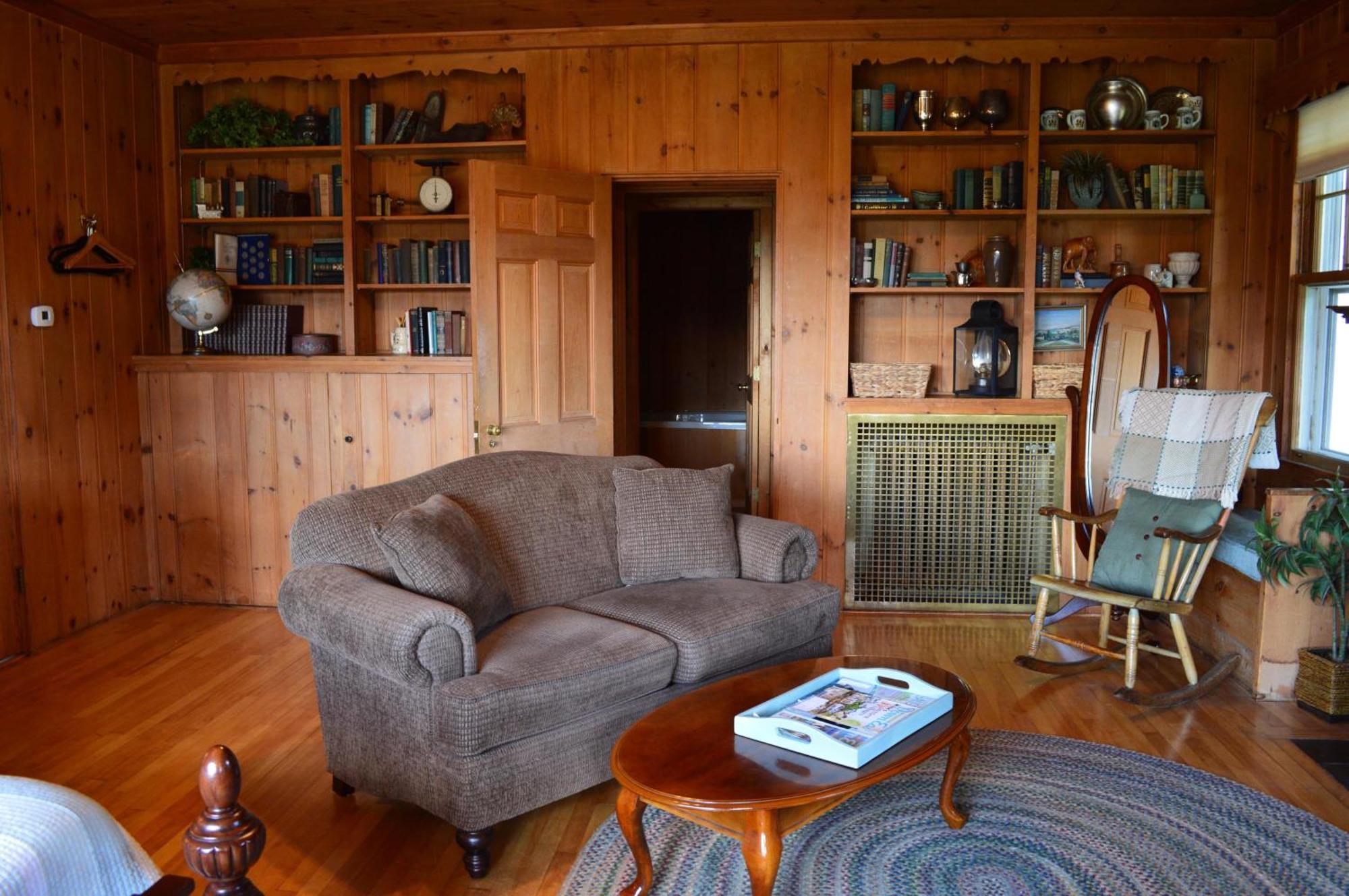 The Brewster Inn Dexter Room photo