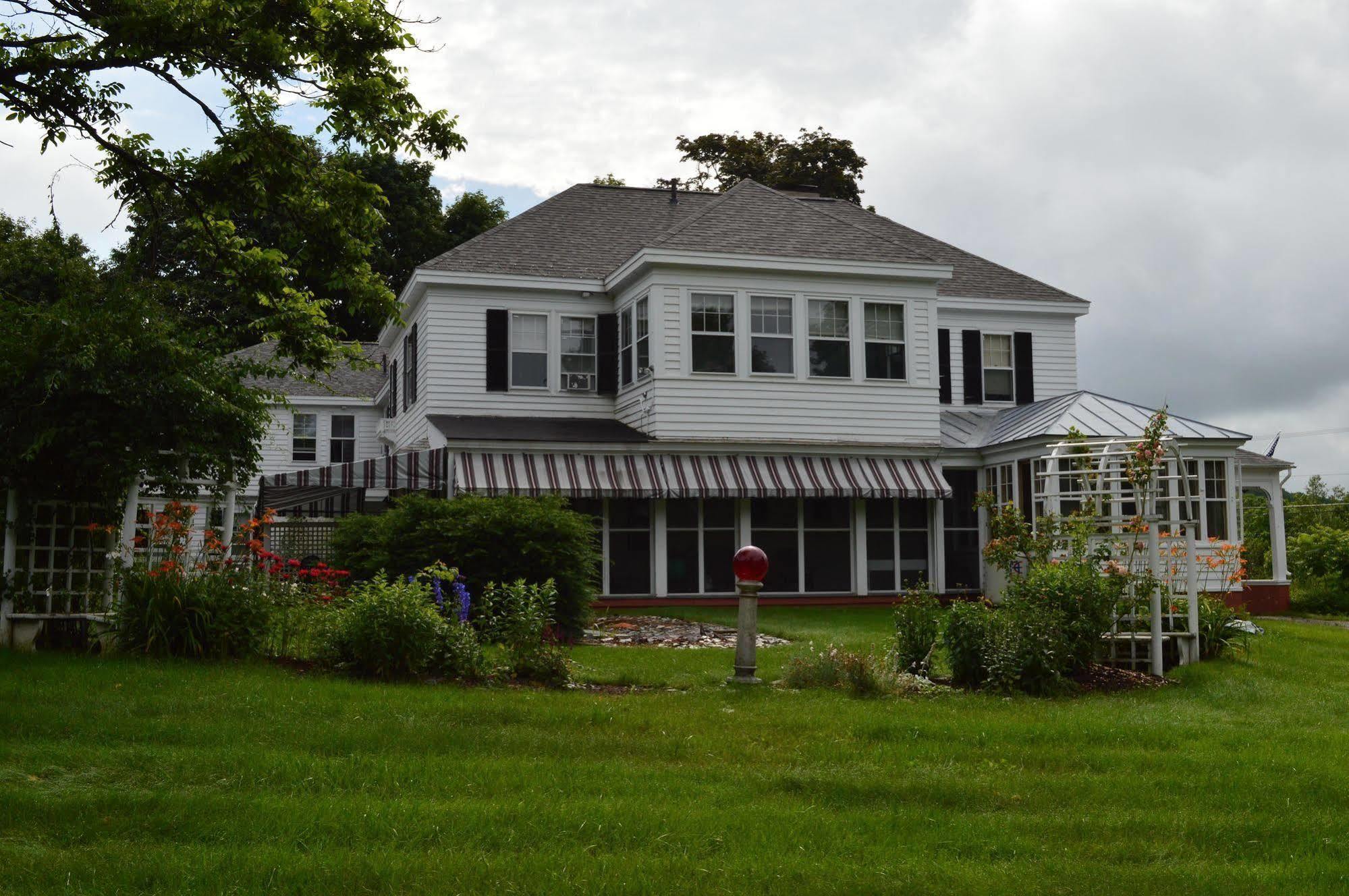 The Brewster Inn Dexter Exterior photo